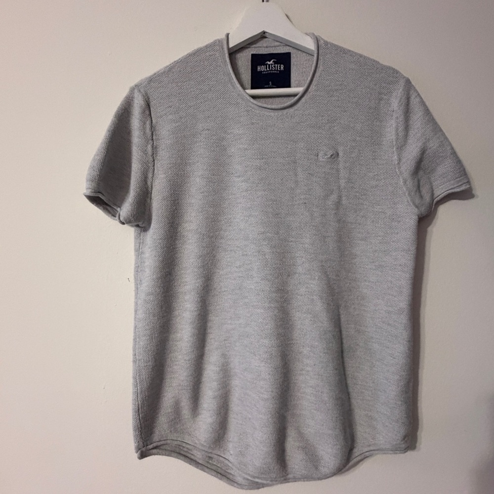 Hollister Men's Light Gray Short Sleeve Tee